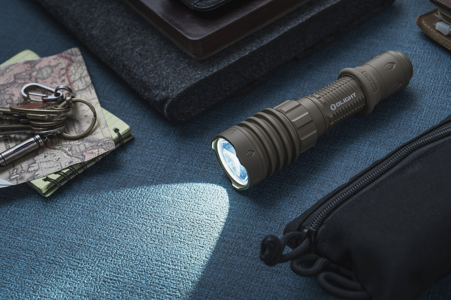 Latarka taktyczna Olight Warrior X 4 Flat Dark Earth - 2600 lumenów