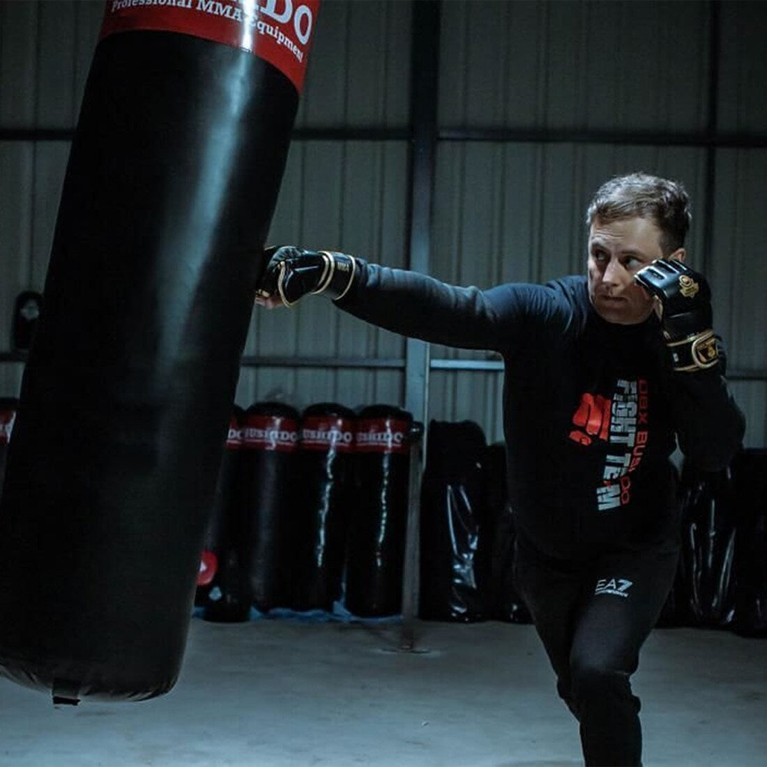 Rękawice do MMA DBX Bushido E1V8 - Czarne/Złote