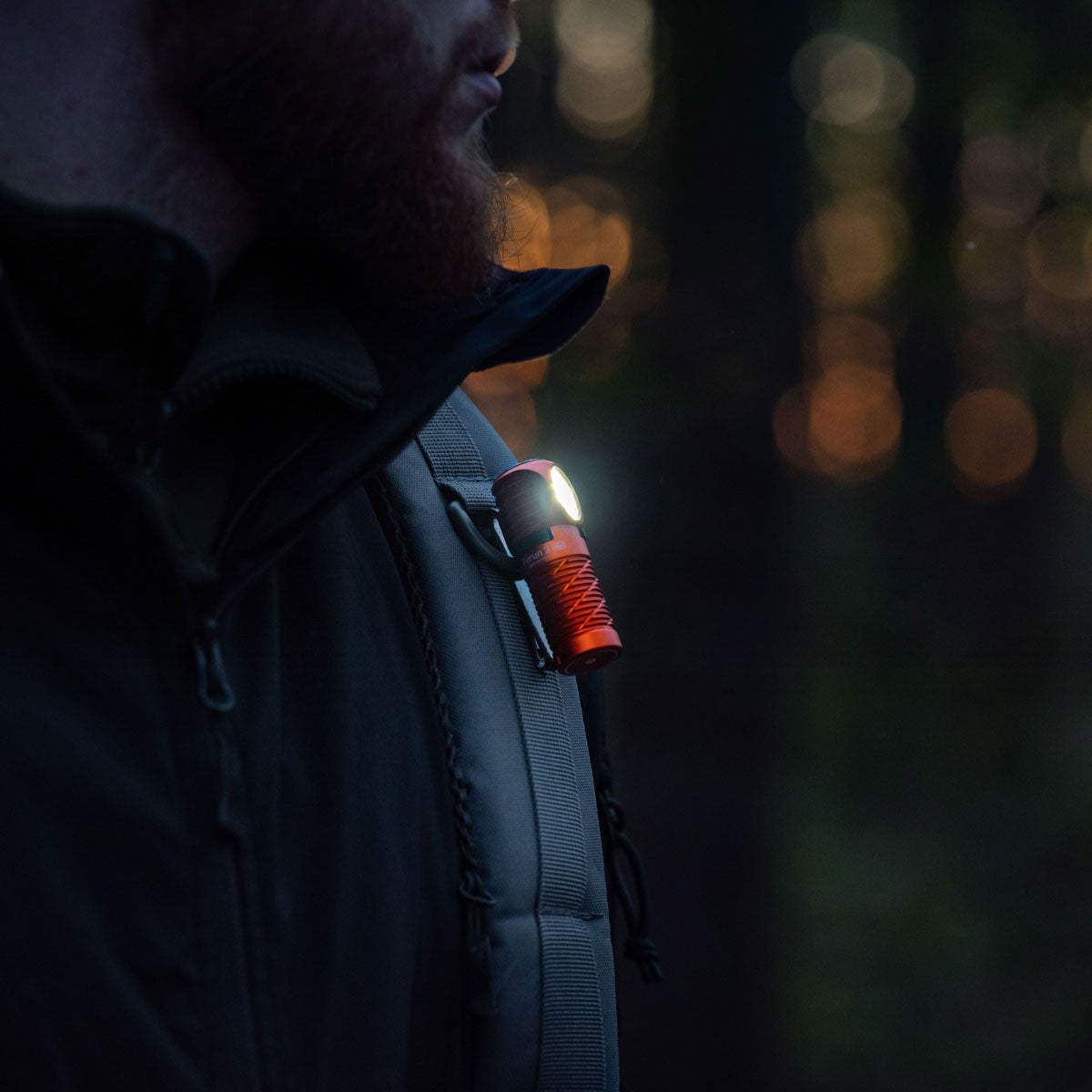 Latarka czołowa i kątowa Olight Perun 2 Mini Kit Orange z opaską - 1100 lumenów