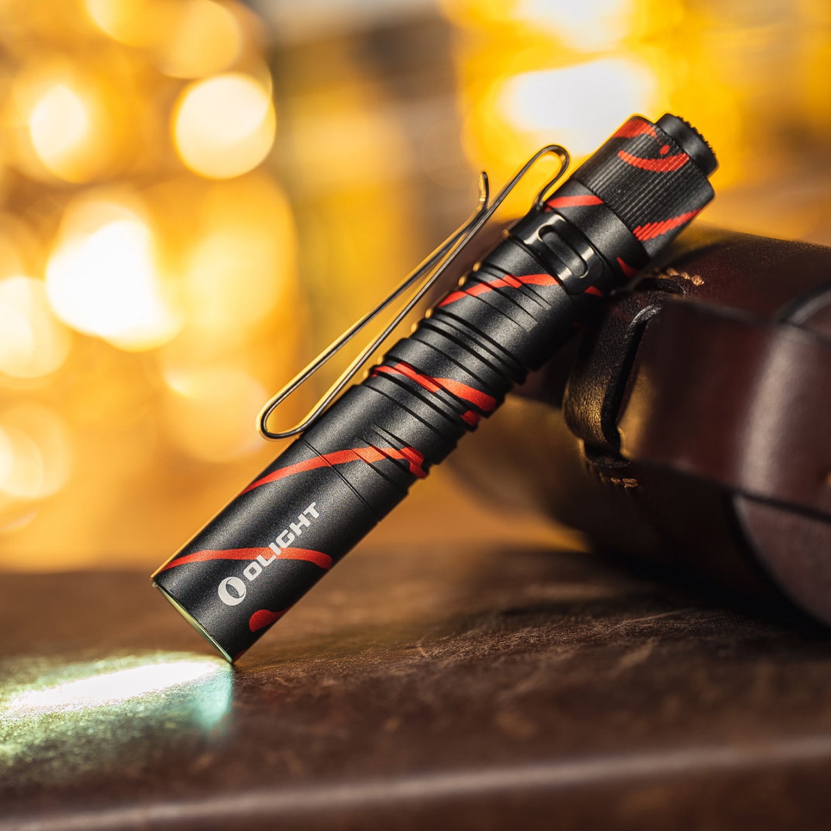 Latarka Olight I3T EOS Black Lava - 180 lumenów